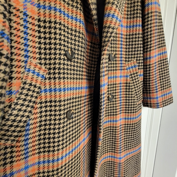 Plaid Ladies Coat - Picture 4 of 6